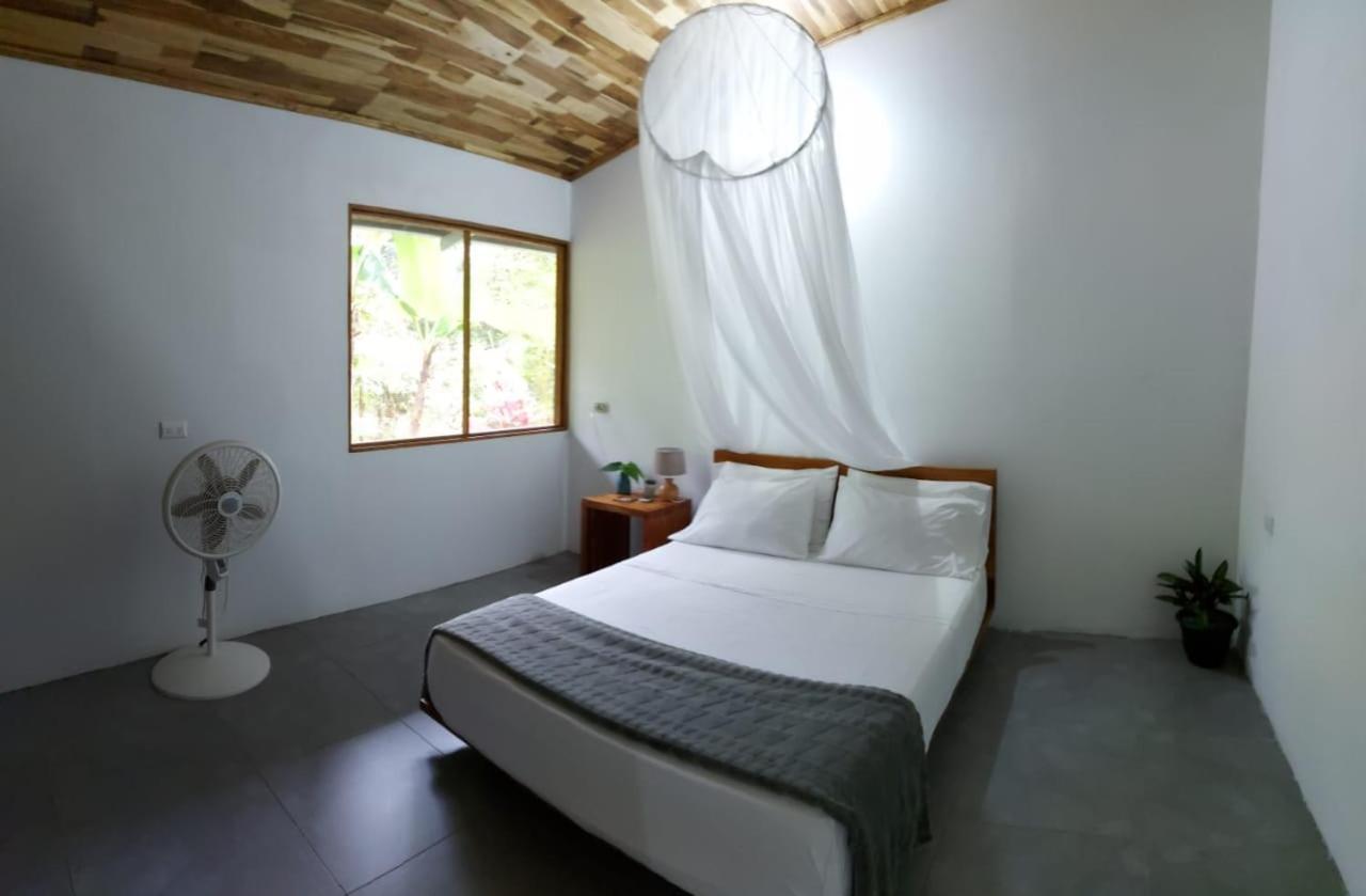 Scarlet House Villa Carate Ngoại thất bức ảnh