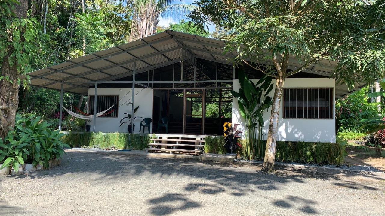 Scarlet House Villa Carate Ngoại thất bức ảnh